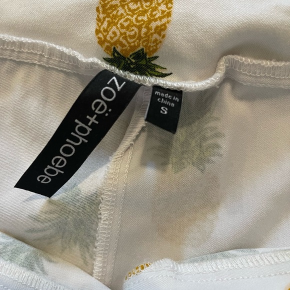 NWOT Pineapple Print Capri Pants Small - Picture 2 of 3